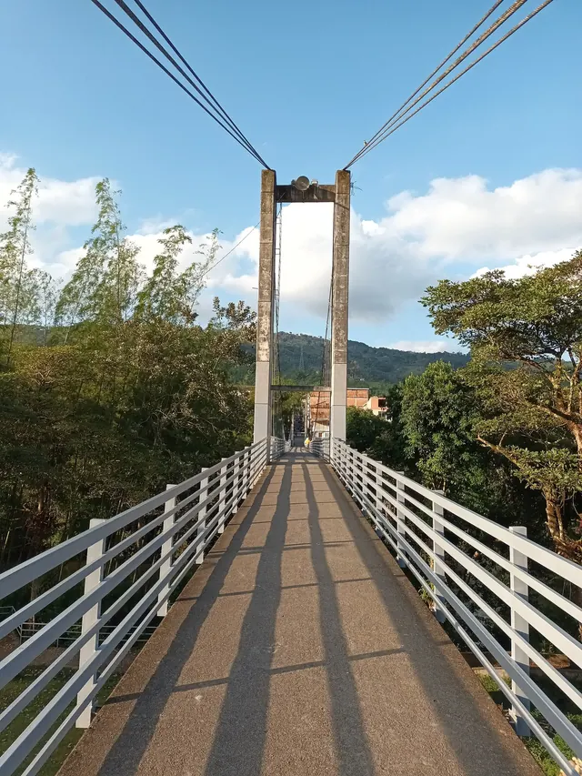 El Jardín footbridge over the Guatapé river in San Rafael
