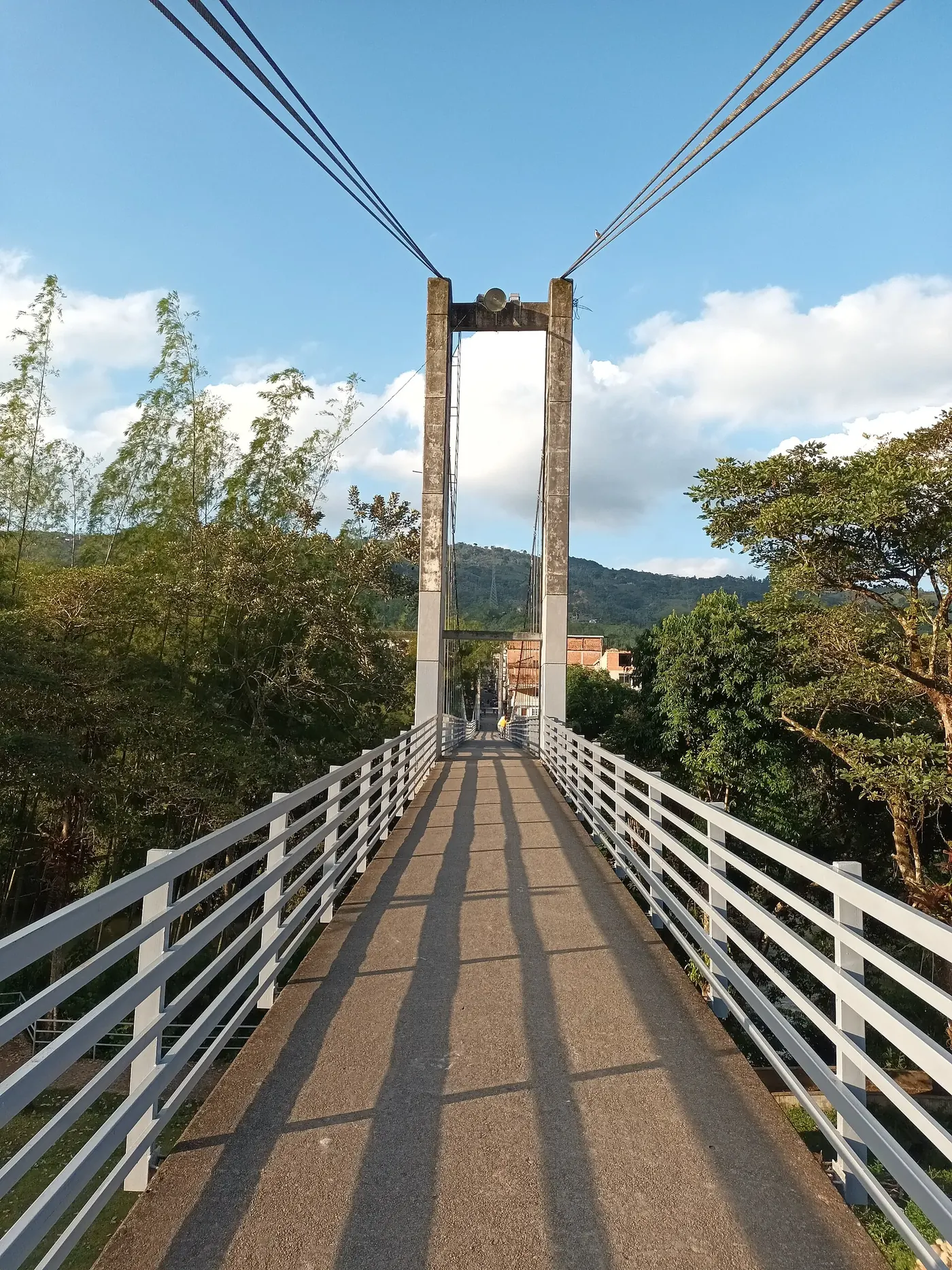 El Jardín footbridge over the Guatapé river in San Rafael