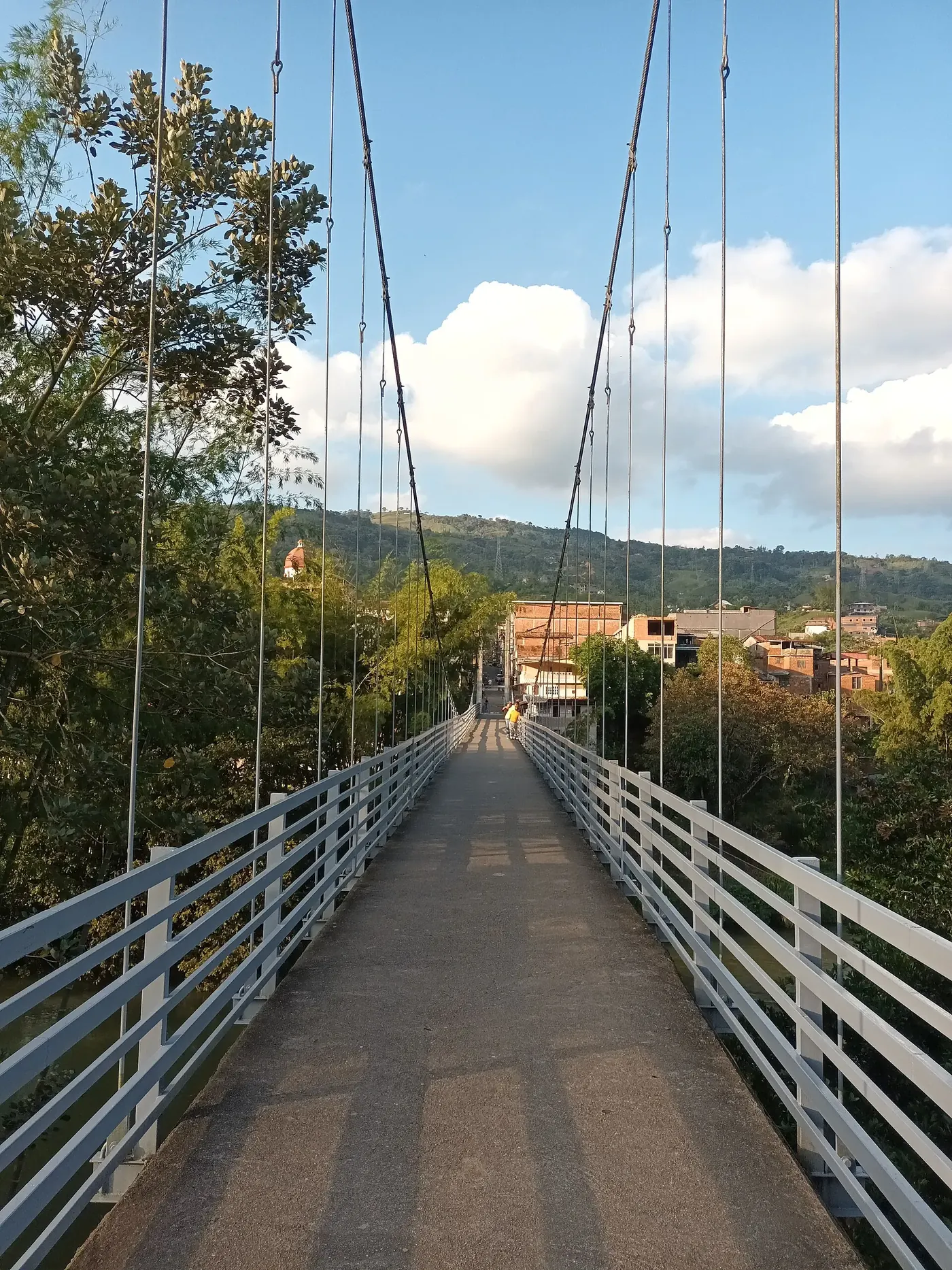 El Jardín suspension footbridge seen from the Guatapé riverbank